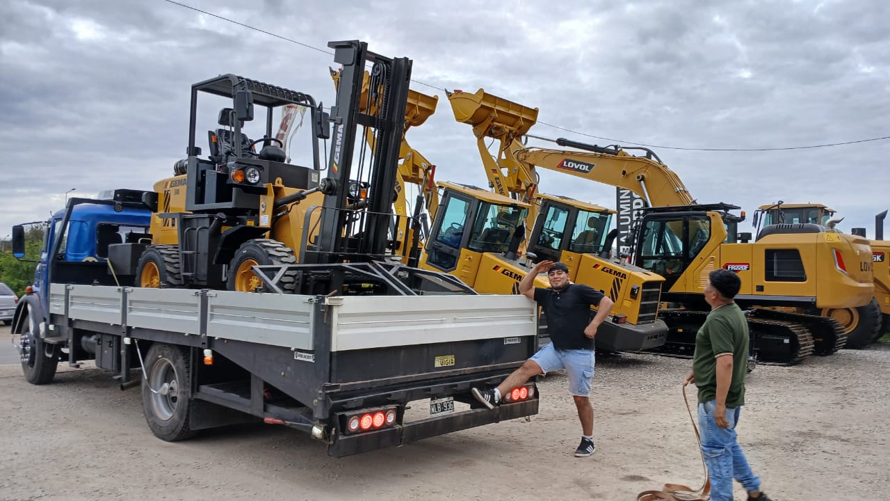 Remolque y elementos de sujeción